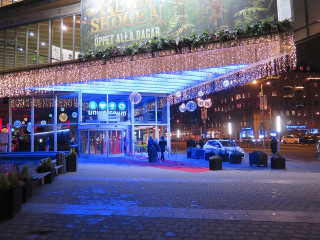 Building lit entrance car parked - interactive free wallpaper