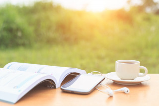 Book cover open reading library - a table outside free wallpaper