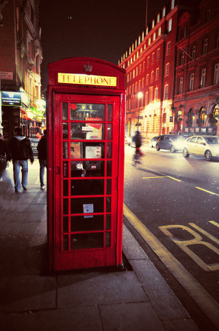 Red telephone booth city street - free retro wallpaper for mobile