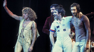 Men stage microphone group standing - one man holding free wallpaper