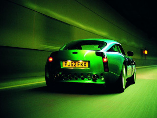 Green sports car tunnel dark 2 - a license plate free wallpaper