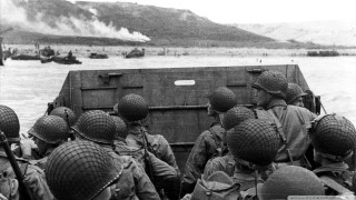 Soldiers boat water mountain background - a group of soldiers free wallpaper