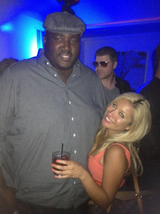 Man woman party blue light - tiny free wallpaper for mobile