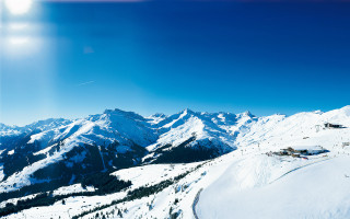 Skiing snowy mountain sun blue - a bright sun in the background free wallpaper