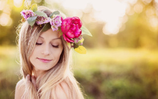 Flower crown smiling woman field - a flower crown free wallpaper