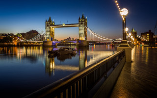 Night bridge city lights water - christopher wren free wallpaper