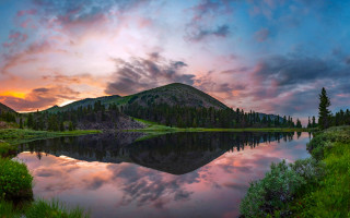 Mountain lake sunset clouds forest 2 - a lake in the foreground and a sunset in the background free wallpaper
