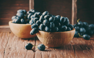 Blueberries bowl wooden table stilllife - cao zhibai free wallpaper