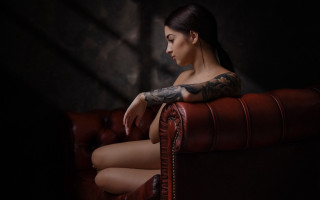 Tattooed woman red couch dark - carl hoppe free wallpaper