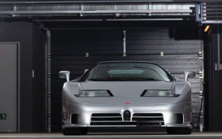 Silver cobra garage wall parking - pearlescent free wallpaper