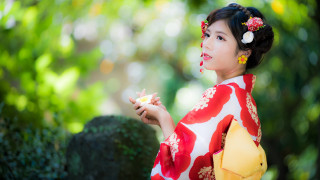 Woman red kimono flower blurry - japanese free wallpaper