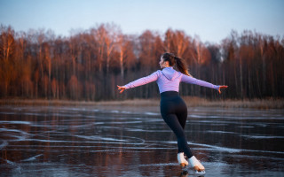 Woman skating frozen lake winter - dawn free wallpaper