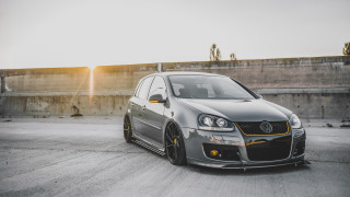 Car hood up sunshine parking - a parking lot free wallpaper