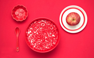 Water fruit red tablecloth spoon - a red tablecloth free wallpaper