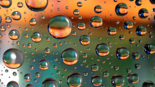 Water droplets window colorful background - a window pane free wallpaper