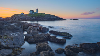 Lighthouse rocky shore sunset pink - a lighthouse free wallpaper