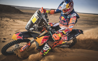 Man riding dirt bike desert - sandy free wallpaper