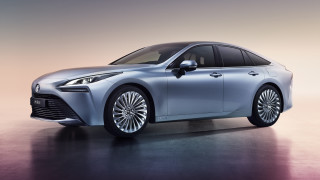 Silver car studio pink gradient - a studio setting free wallpaper