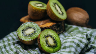 Kiwi half towel slice food - cui bai free wallpaper