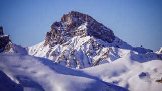Snowy mountain blue sky clouds 4 - free mountains wallpaper for desktop