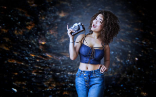 Woman camera smiling dark background - free space wallpaper