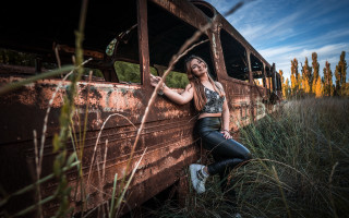 Woman bus field portrait denim - tall grass free wallpaper for desktop