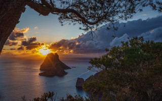 Sunset water rock forefront clouds - antoni pitxot free wallpaper