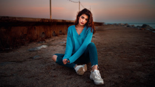 Woman sitting water background portrait - andrea orcagna free wallpaper