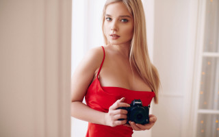 Red dress woman camera smile - leica free wallpaper for desktop