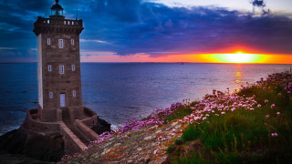Lighthouse cliff ocean sunset boat - a cliff free wallpaper