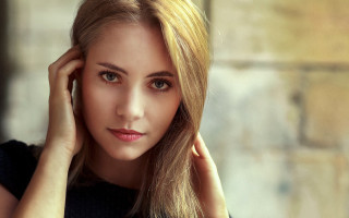 Blonde woman portrait hand face - blonde hair free wallpaper