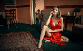 Red dress sitting room portrait - the floor in a room free wallpaper