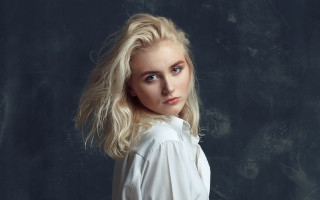 Blonde woman white shirt jeans 2 - studio portrait free wallpaper for desktop