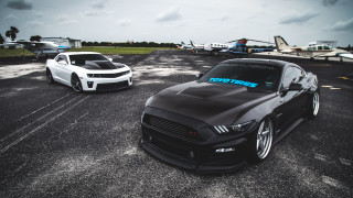 Cars runway plane background night - two car free wallpaper