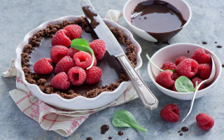 Chocolate tart raspberries chocolate sauce - rococo free wallpaper