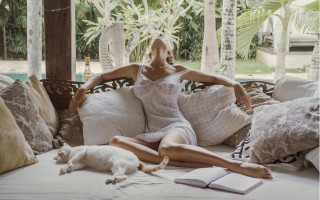 Woman cat book couch pool - lap free wallpaper