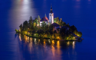 Small island church night full - amazing free wallpaper