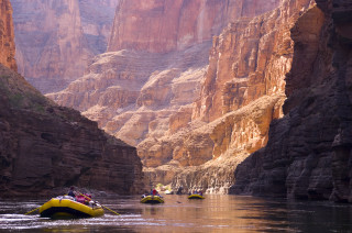 Canyon raft group blonde girl - christo free wallpaper for desktop