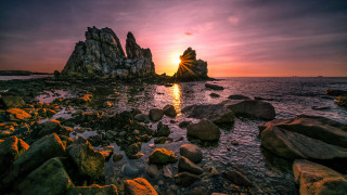 Sunset rocky beach formation ocean - a sunset over a rocky beach free wallpaper