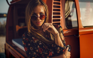 Woman floral shirt sunglasses truck - floral free wallpaper