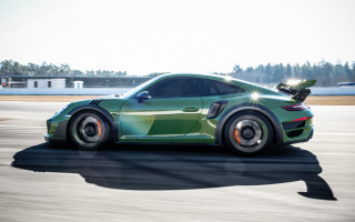 Green car person road military - a green car free wallpaper