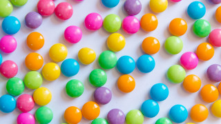 White table candy eggs neofauvism - a white table free wallpaper