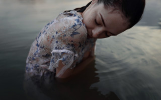 Woman water head hands closed - brooke shaden free wallpaper