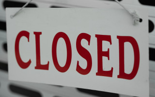 Closed sign berlin secession macro - a close up free wallpaper