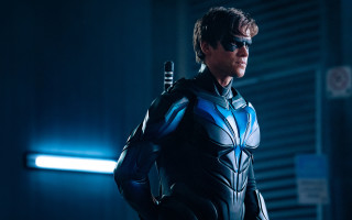 Futuristic man dark room flashlight - a flashlight free wallpaper for desktop