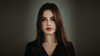 Woman longhair blackshirt portrait lighting - renaissance free wallpaper