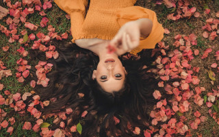 Woman flying hair flowers bouquet - araceli gilbert free wallpaper for desktop