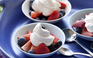 Blue tray fruit berries cream - cream free wallpaper
