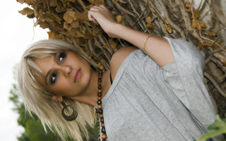 Blonde woman necklace tree trunk - blond free wallpaper