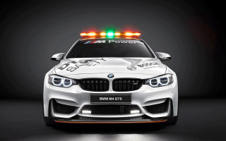 White bmw green red lights - a green light free wallpaper
